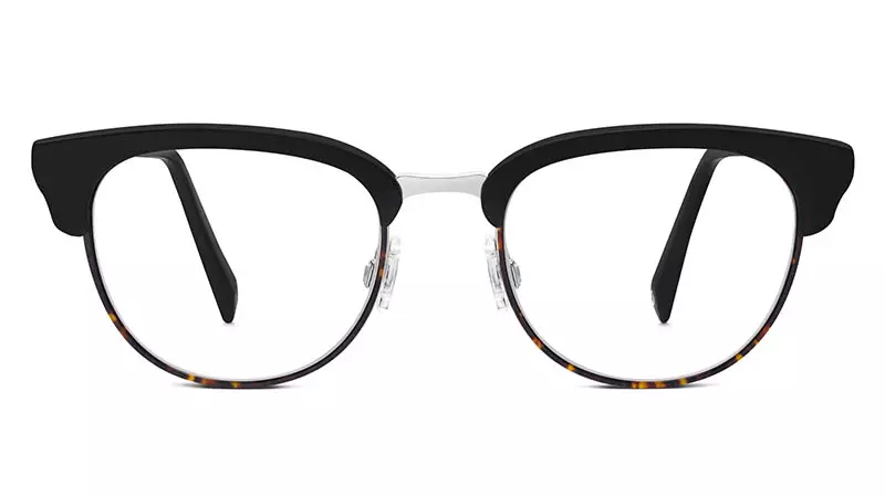 Veľké okuliare Warby Parker Webster vo farbe Jet Black Matte s pálenou jantárovou korytnačkou 195 dolárov