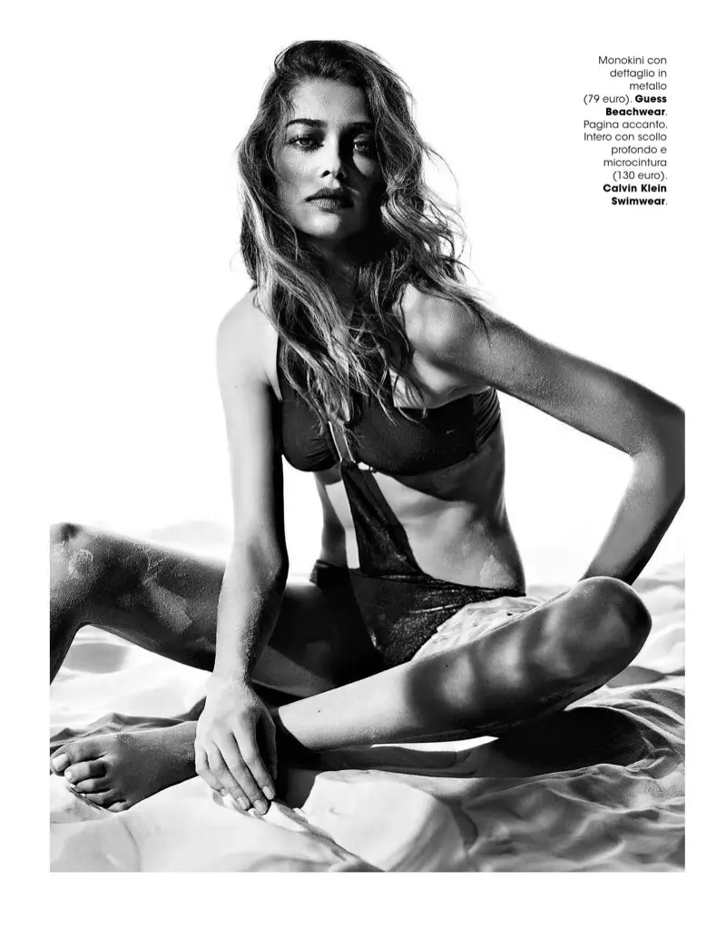 Fotografiada en blanc i negre, Ana Beatriz Barros porta un monkini Guess