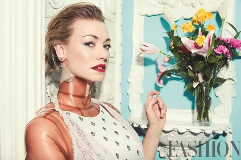 The Handmaid's Tale Star Yvonne Strahovski ला FASHION मासिकात ग्लॅम मिळाले