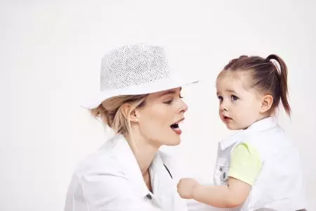 Candice Swanepoel, Liv Tyler, Coco Rocha Front GAP Campagna per la festa della mamma