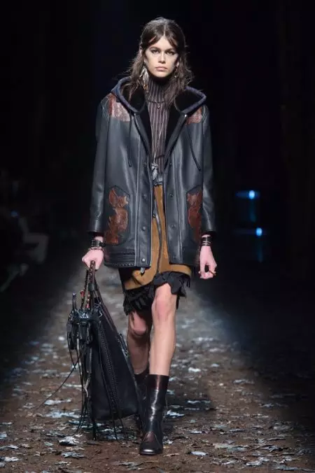 Faiaoga Aumai Gothic Romance i le Fall 2018 Show