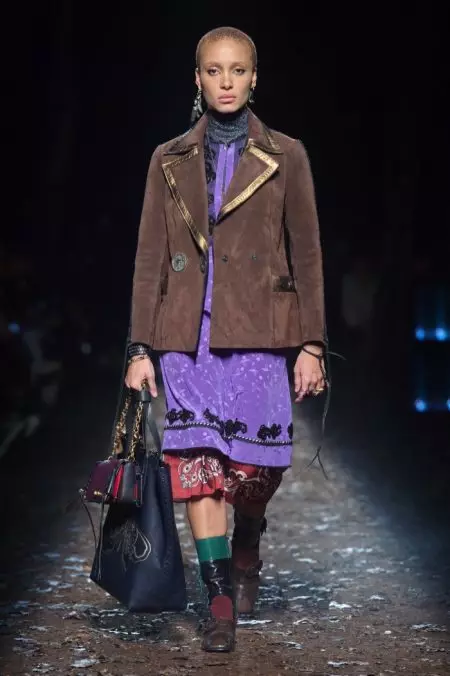 Faiaoga Aumai Gothic Romance i le Fall 2018 Show