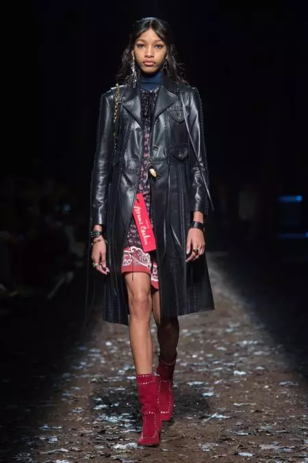 Faiaoga Aumai Gothic Romance i le Fall 2018 Show