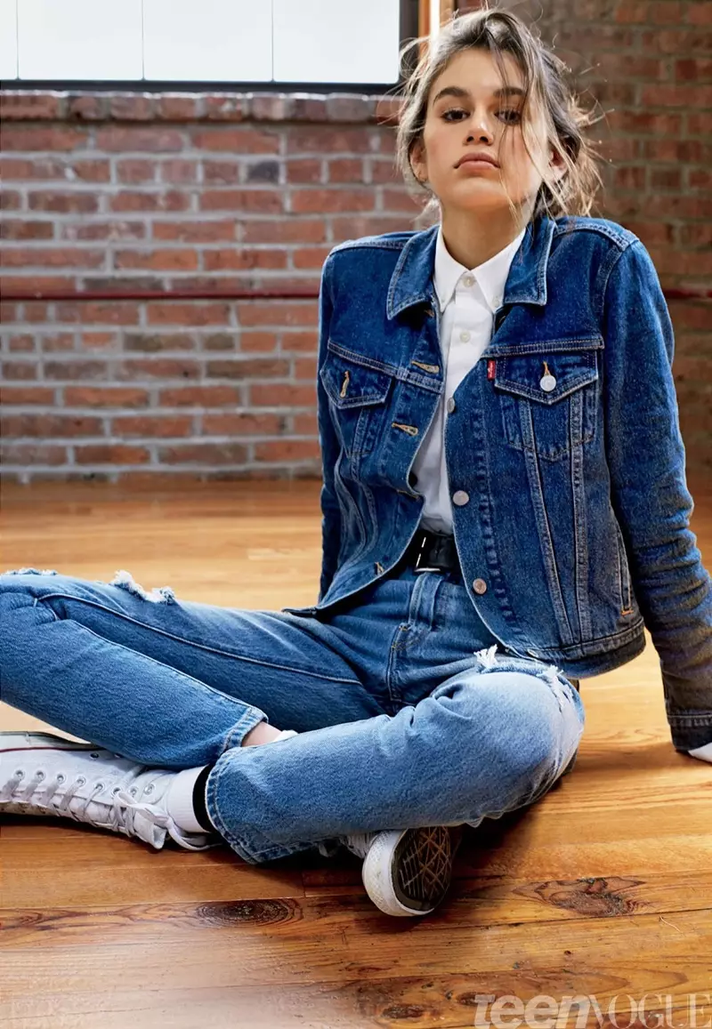 Pinapanatili itong Casual ni Kaia Gerber sa Denim para sa Teen Vogue