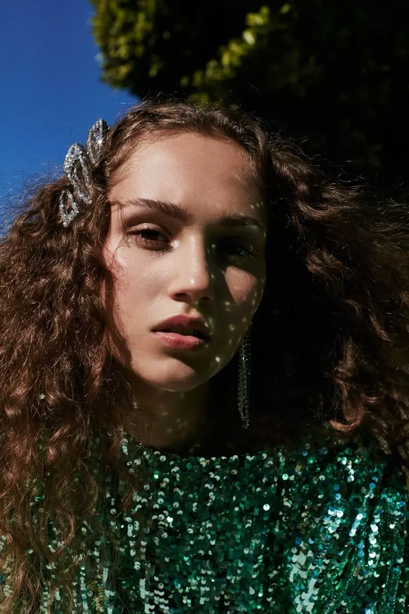 Seasann Sequins amach san fheachtas saoire For Love & Lemons 2019