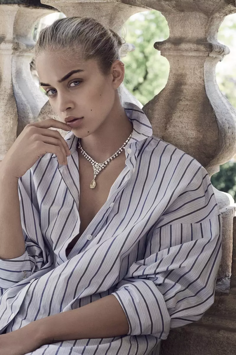 Jasmine Sanders modelează modă minimă în L'Officiel Elveția