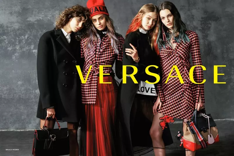 Mica Arganaraz, Taylor Hill, Gigi Hadid na Vittoria Ceretti imbere ya Versace yo kwiyamamaza kwa 2017