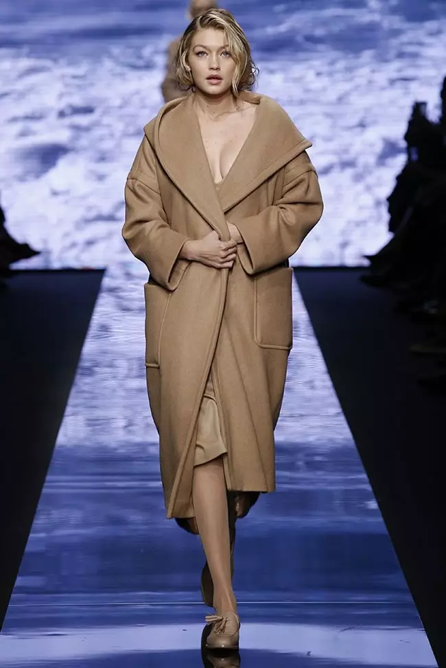 Gigi Hadid 在 Max Mara 2015 秋冬時裝秀上走秀