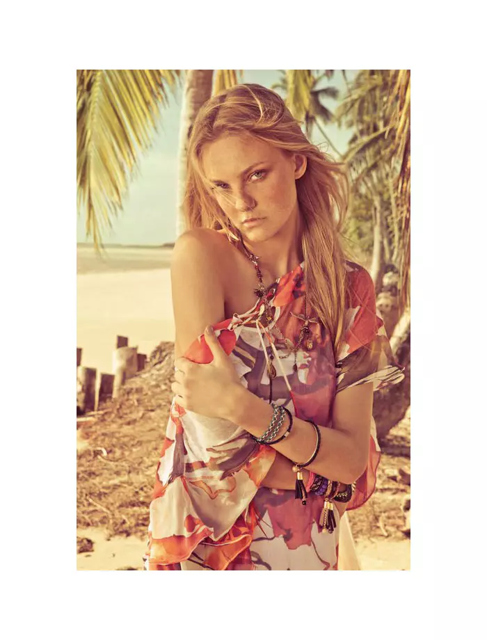 Isabeli Fontana & Caroline Trentini maka Mgbasa Ozi Morena Rosa Spring 2012 site n'aka Jacques Dequeker