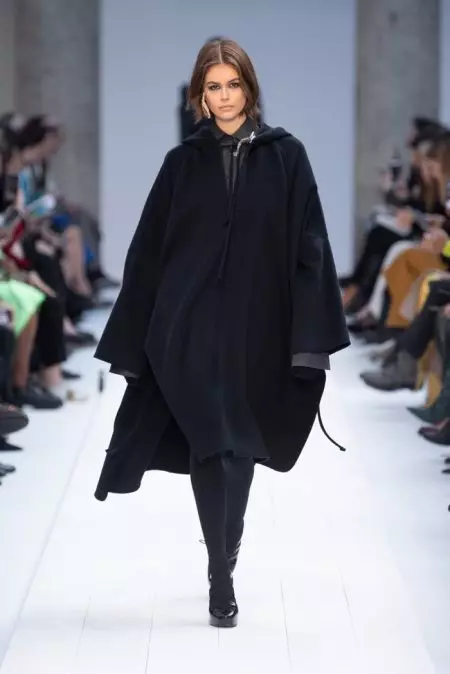 Max Mara Fall / Winter 2020 Runway