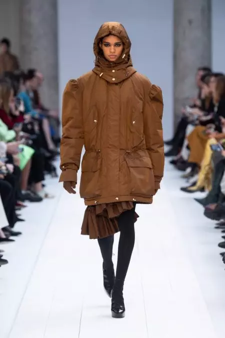 Max Mara Mu Awọn Vibes Explorer wa si Isubu 2020