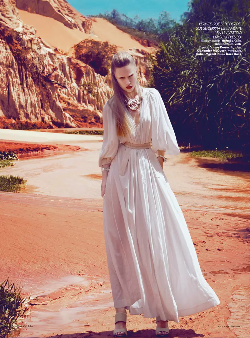 Marcelina Sowa on valge maagia naine Kevin Sinclairi Harper's Bazaar Mexico jaoks