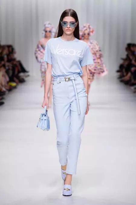 Versace 2018 yil bahori uchun 90-yillar arxiviga qaraydi