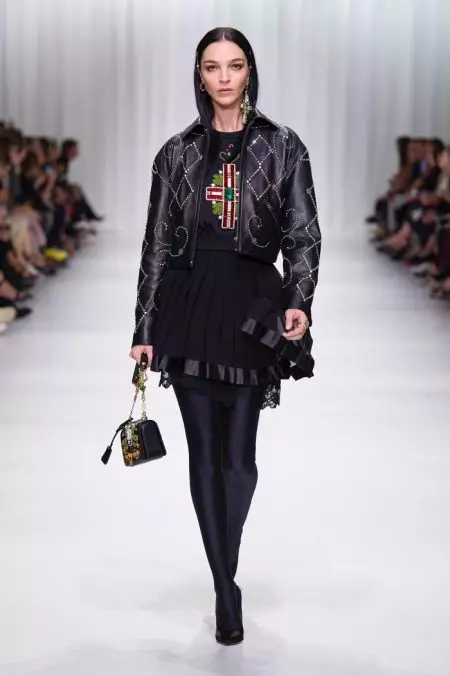 Versace 2018 yil bahori uchun 90-yillar arxiviga qaraydi