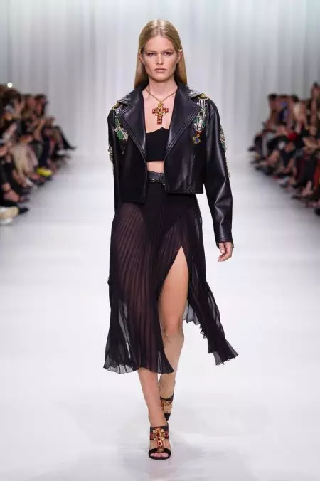 Versace 2018 yil bahori uchun 90-yillar arxiviga qaraydi