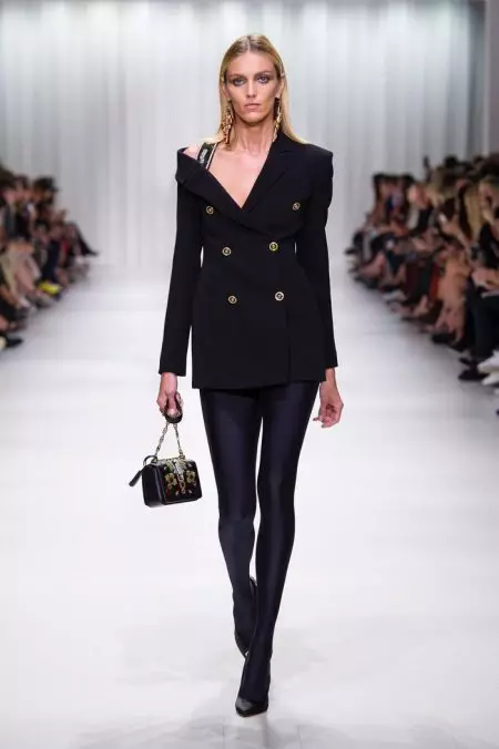 Versace 2018 yil bahori uchun 90-yillar arxiviga qaraydi