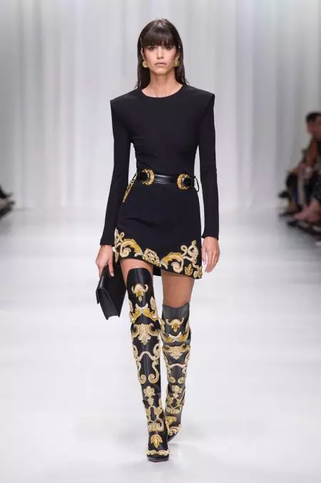 Versace 2018 yil bahori uchun 90-yillar arxiviga qaraydi