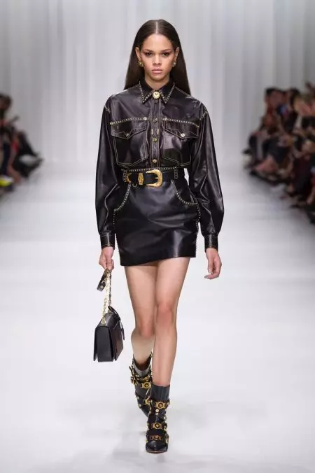 Versace 2018 yil bahori uchun 90-yillar arxiviga qaraydi