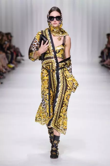 Versace 2018 yil bahori uchun 90-yillar arxiviga qaraydi