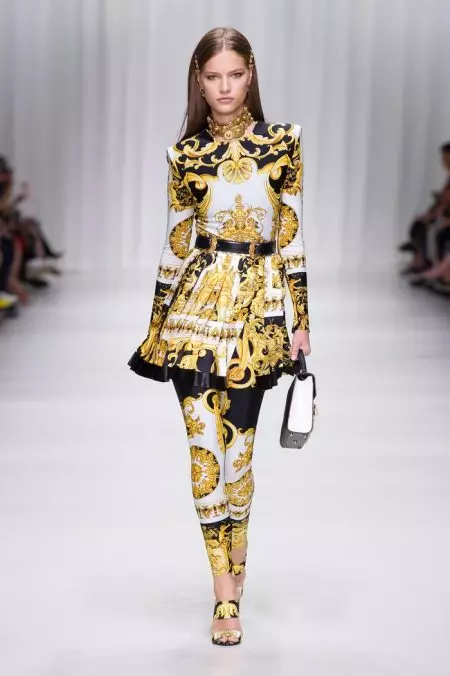 Versace 2018 yil bahori uchun 90-yillar arxiviga qaraydi