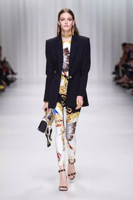 Versace 2018 yil bahori uchun 90-yillar arxiviga qaraydi