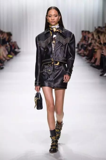 Versace 2018 yil bahori uchun 90-yillar arxiviga qaraydi