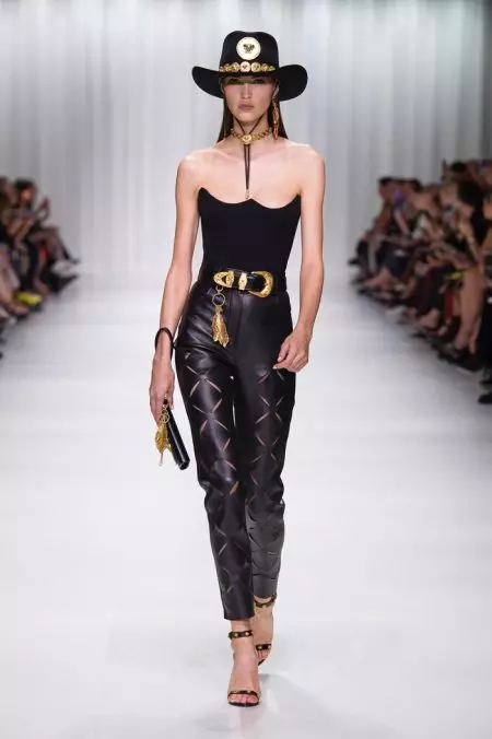 Versace 2018 yil bahori uchun 90-yillar arxiviga qaraydi