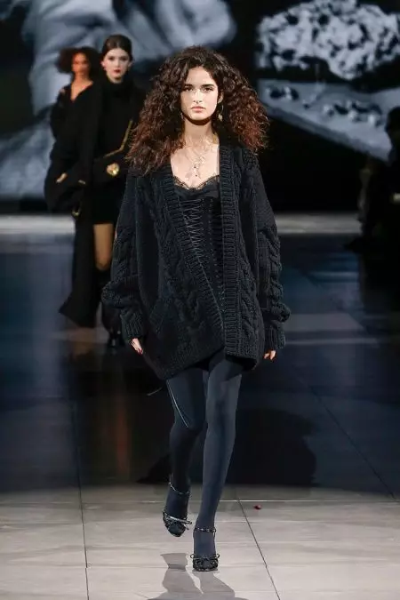 Dolce & Gabbana มุ่งเน้นไปที่ Layering สำหรับฤดูใบไม้ร่วงปี 2020