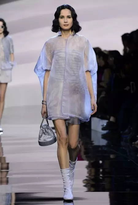 Armani Prive Spring 2016- Lilac ရှိ မျှော်မှန်းချက်