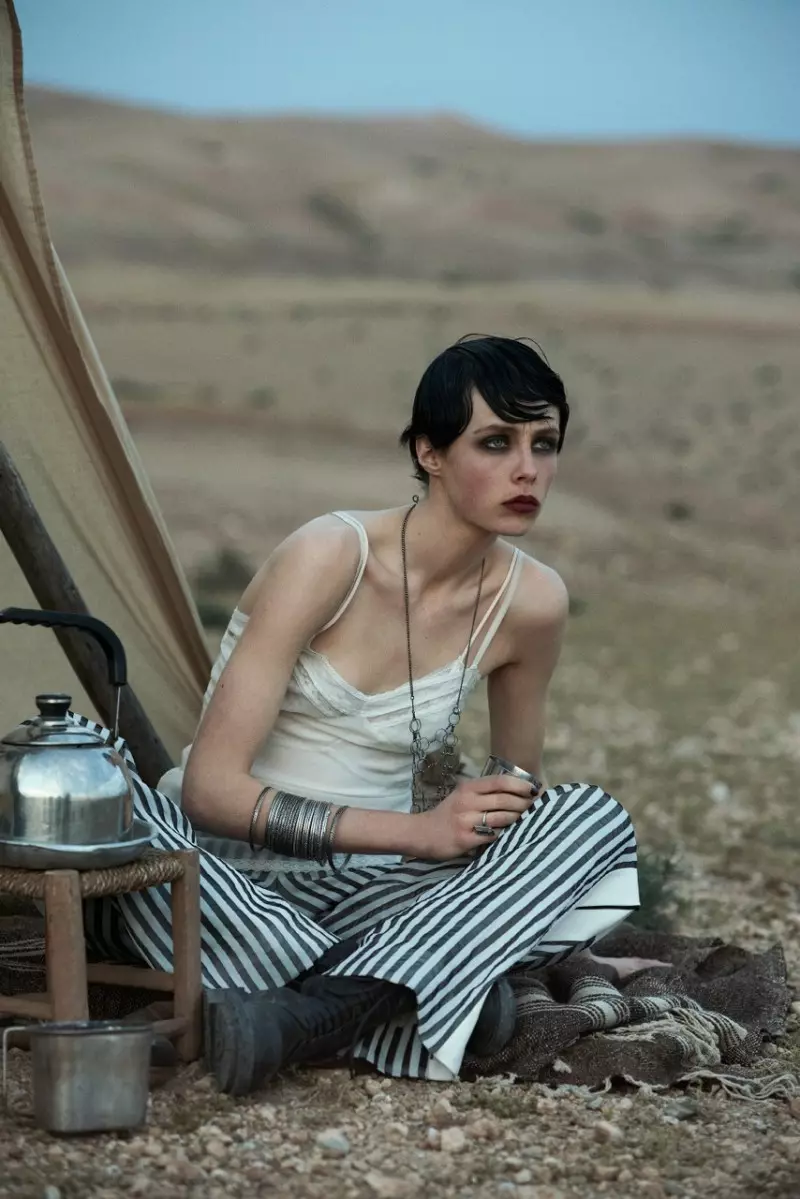 Edie Campbell posa no Marrocos para Peter Lindbergh na Vogue US junho 2013