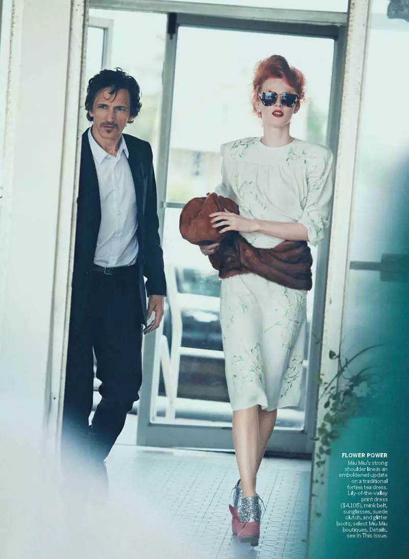 Karen Elson oleh Peter Lindbergh untuk Vogue US Oktober 2011