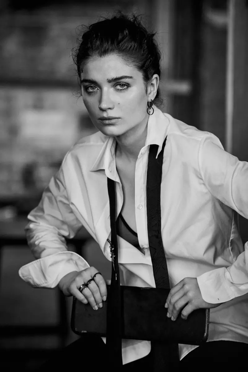 Eve Hewson dia nomena anarana hoe 'Swan Modern' avy amin'ny Town & Country