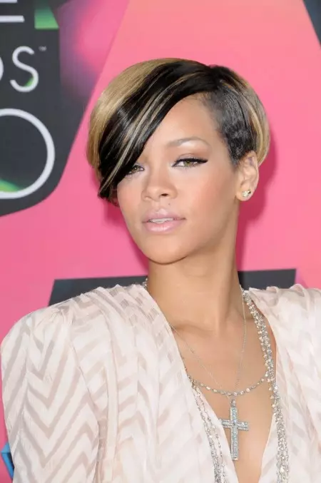 Rihanna Hairstyle Timeline: RiRi's Long & Short Hairstyles