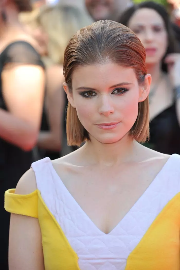 Kate Mara porê kurte yê bob wekî porê sor werdigire. Wêne: Jaguar PS / Shutterstock.com