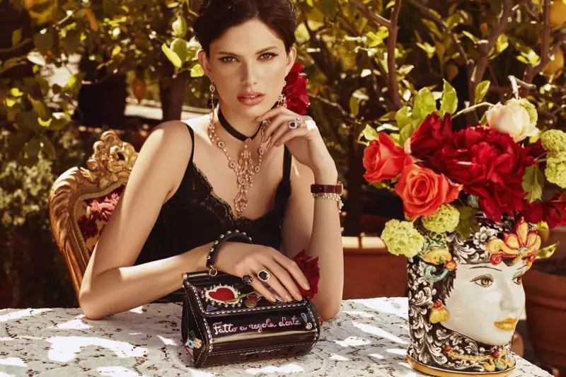 Dolce & Gabbana ئەڭ يېڭى ئۈنچە-مەرۋايىت پائالىيىتى بىلەن ئىتالىيەنىڭ تۇرمۇش ئۇسۇلىنى تەبرىكلەيدۇ