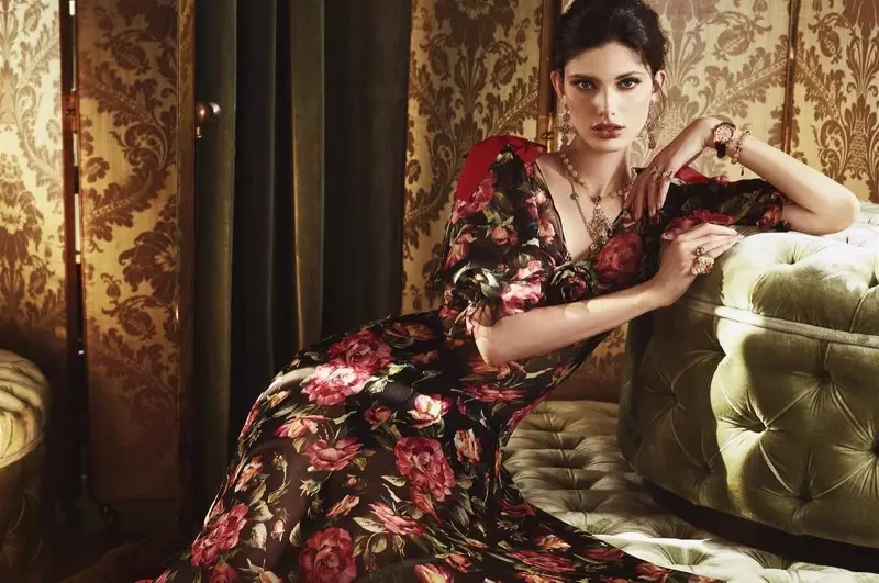 Rozes pilnībā zied Dolce & Gabbana 2017. gada juvelierizstrādājumu kampaņā