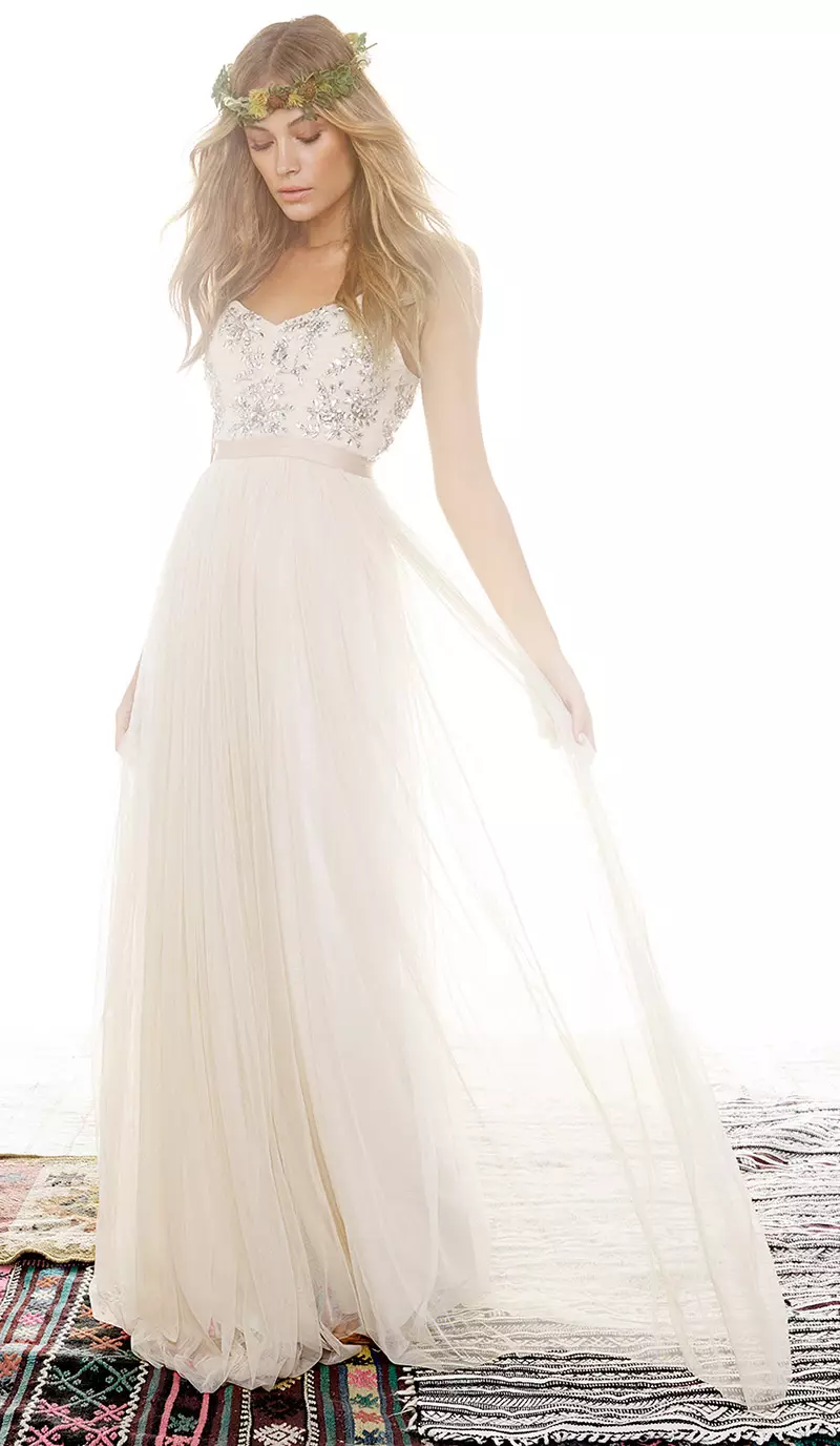 Vestido maxi de pétalos de cristal de Needle & Thread dispoñible por $352.00 en REVOLVE Clothing