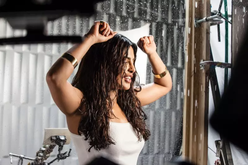 Priyanka Chopra hinter den Kulissen beim Pantene-Werbedreh