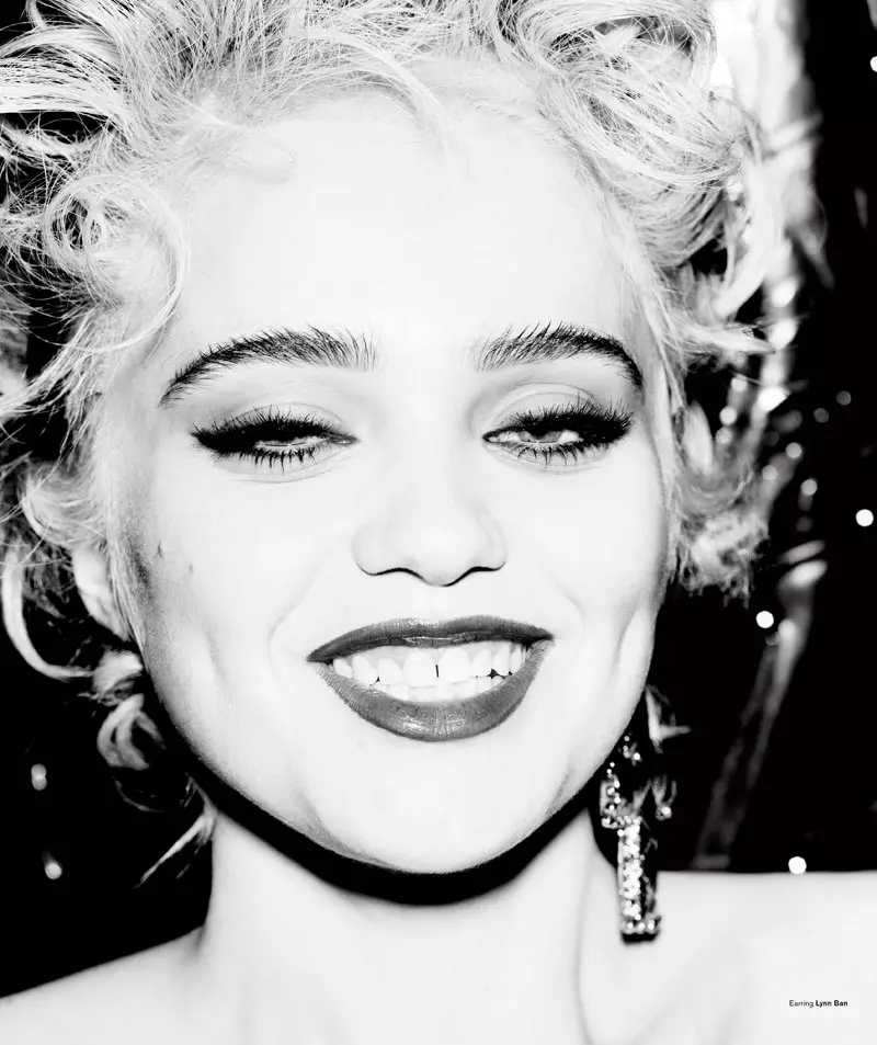 Sky Ferreira nataon'i Mario Testino ho an'ny V Magazine #75