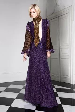 Versace Pra-Musim Gugur 2011: Kasia Struss