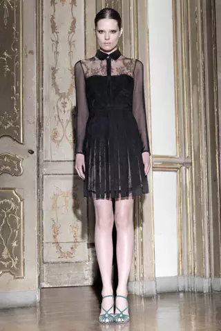 Valentino 2011 早秋系列：Caroline Brasch Nielsen