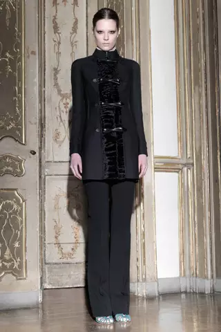 Valentino ก่อนฤดูใบไม้ร่วง 2011: Caroline Brasch Nielsen