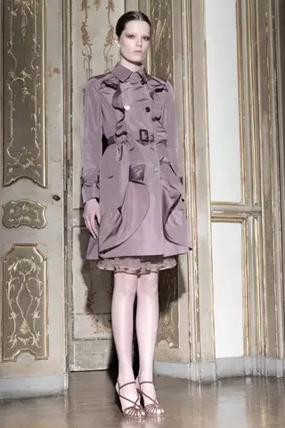 Valentino 2011 早秋系列：Caroline Brasch Nielsen