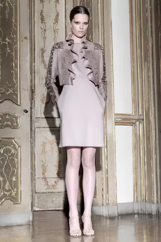 Valentino 2011 早秋系列：Caroline Brasch Nielsen