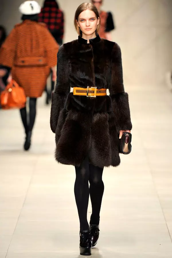 Kugwa kwa Burberry 2011 | London Fashion Week