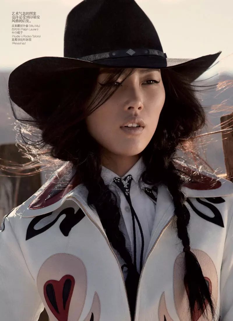 Liu Wen โดย Mark Segal สำหรับ Vogue China พฤษภาคม 2011