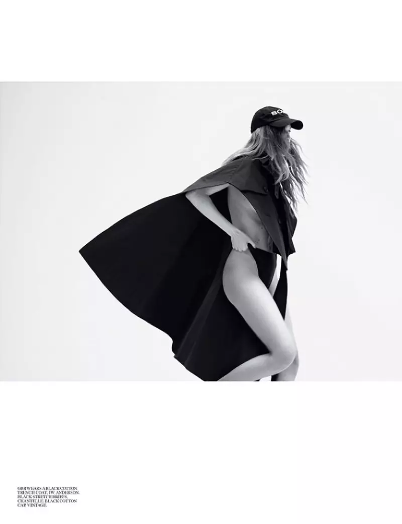 지지 하디드(Gigi Hadid)는 셀프 서비스를 위해 흑백으로 시선을 사로잡습니다.