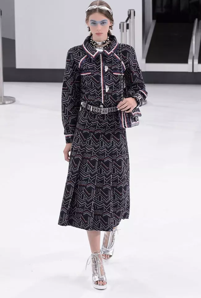 Un look de la col·lecció primavera 2016 de Chanel