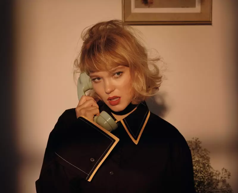 Lea Seydoux ave le telefoni ma le ofutino Céline