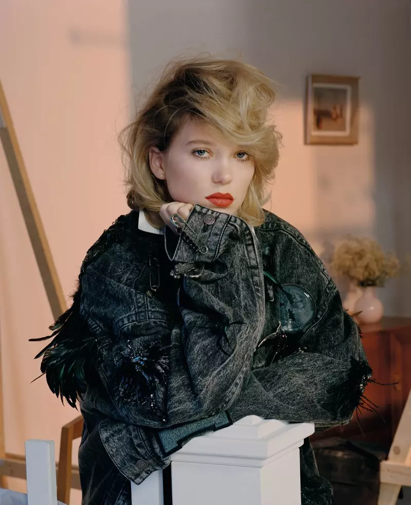 Lea Seydoux ਸ਼ਸ਼ੋਭਿਤ ਡੈਨੀਮ ਜੈਕਟ ਪਹਿਨਦੀ ਹੈ